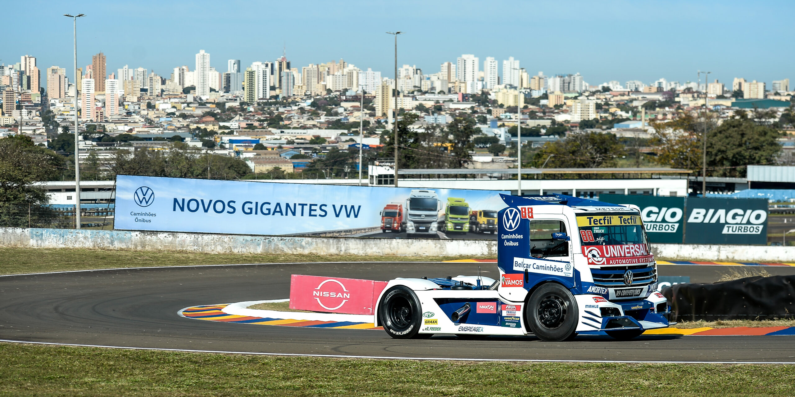 Líder da Copa Truck, Beto Monteiro começa na frente em Londrina