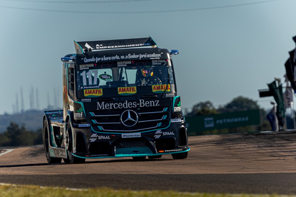 Pedro Perdoncini abre manhã de sábado na frente na Elite