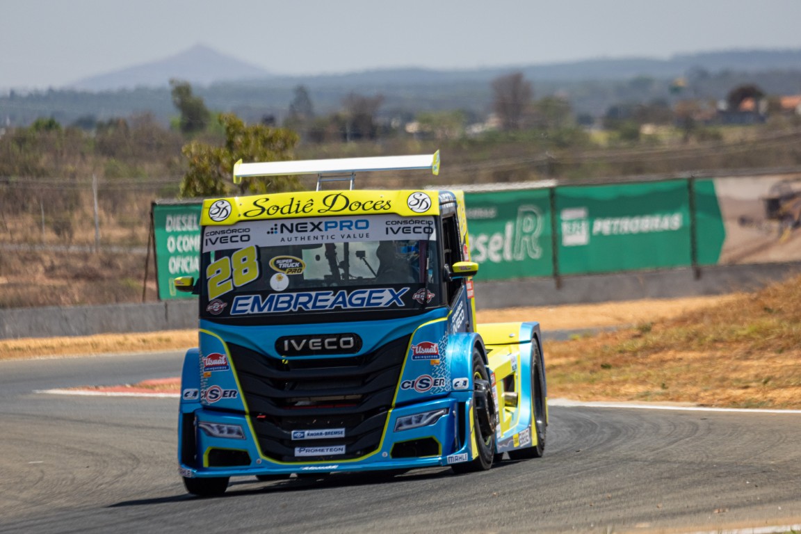 Danilo Dirani lidera primeiro treino livre em Curvelo