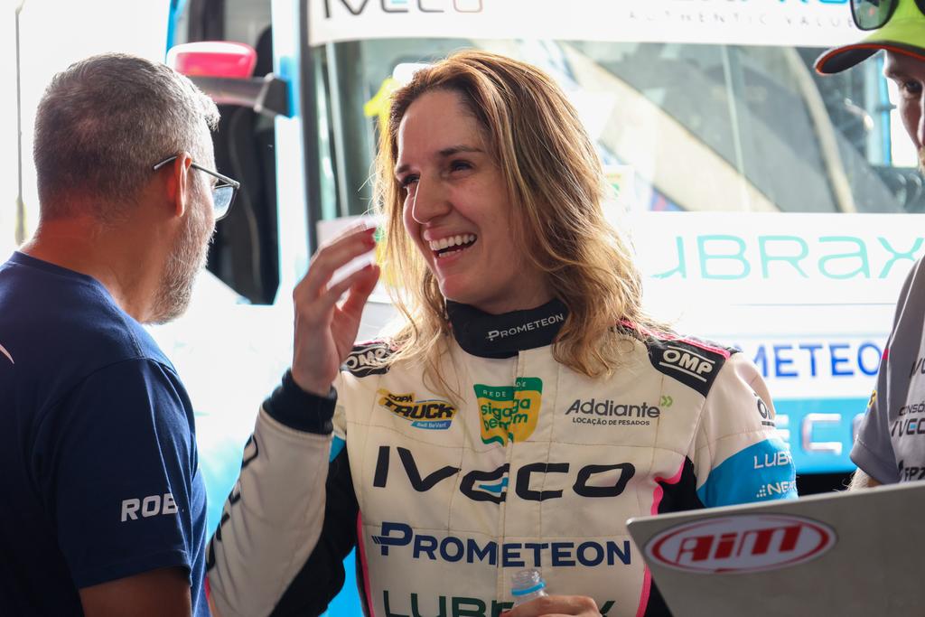 Bia Figueiredo comemora top-5 em estreia na Iveco