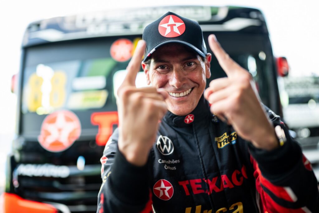 Beto Monteiro consolida força nos treinos com pole no RS